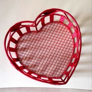 Heart shaped wire basket